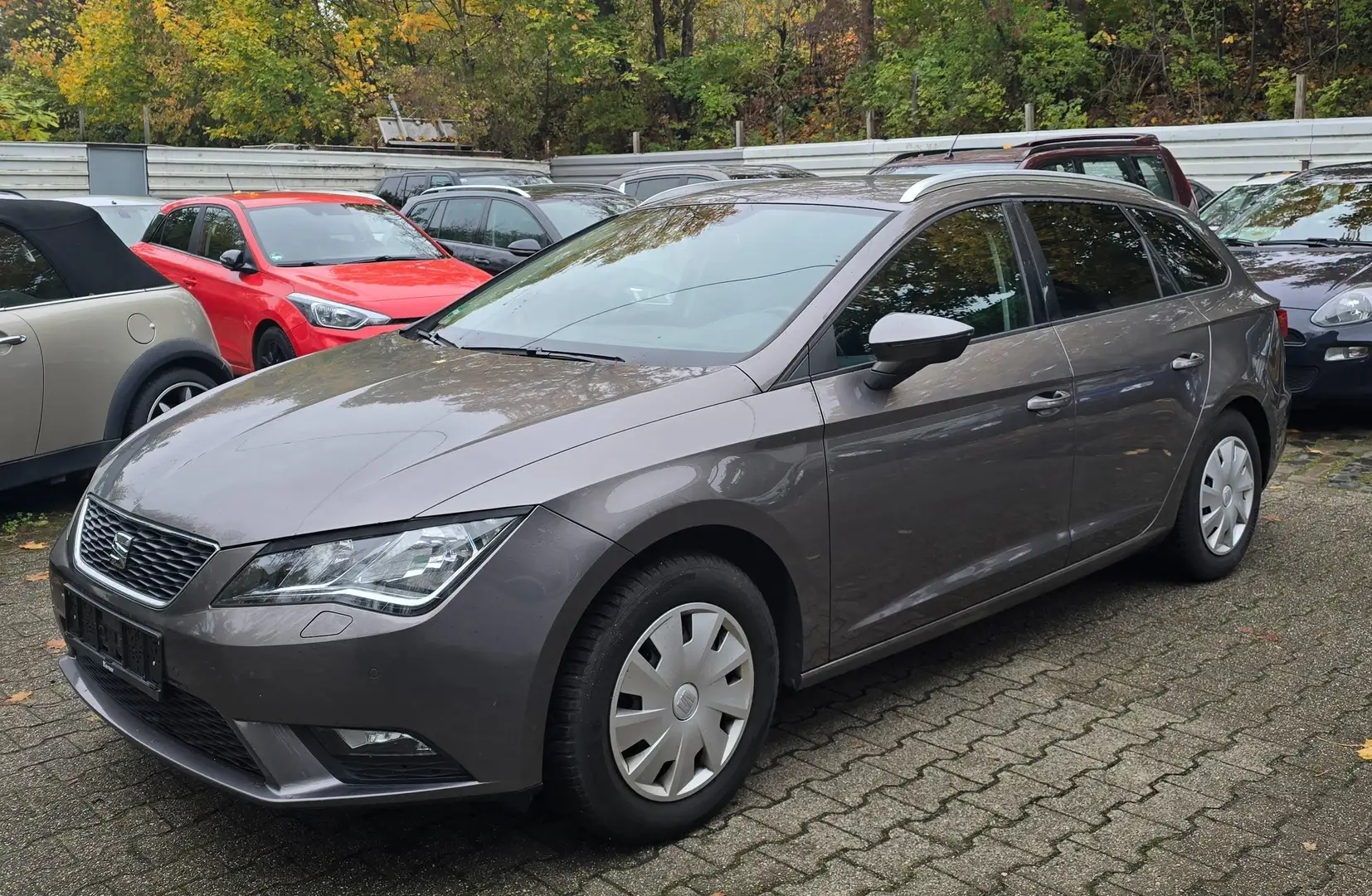 SEAT Leon Style,Euro 6,Erste Hand, Tüv 05-2026. Grau - 1