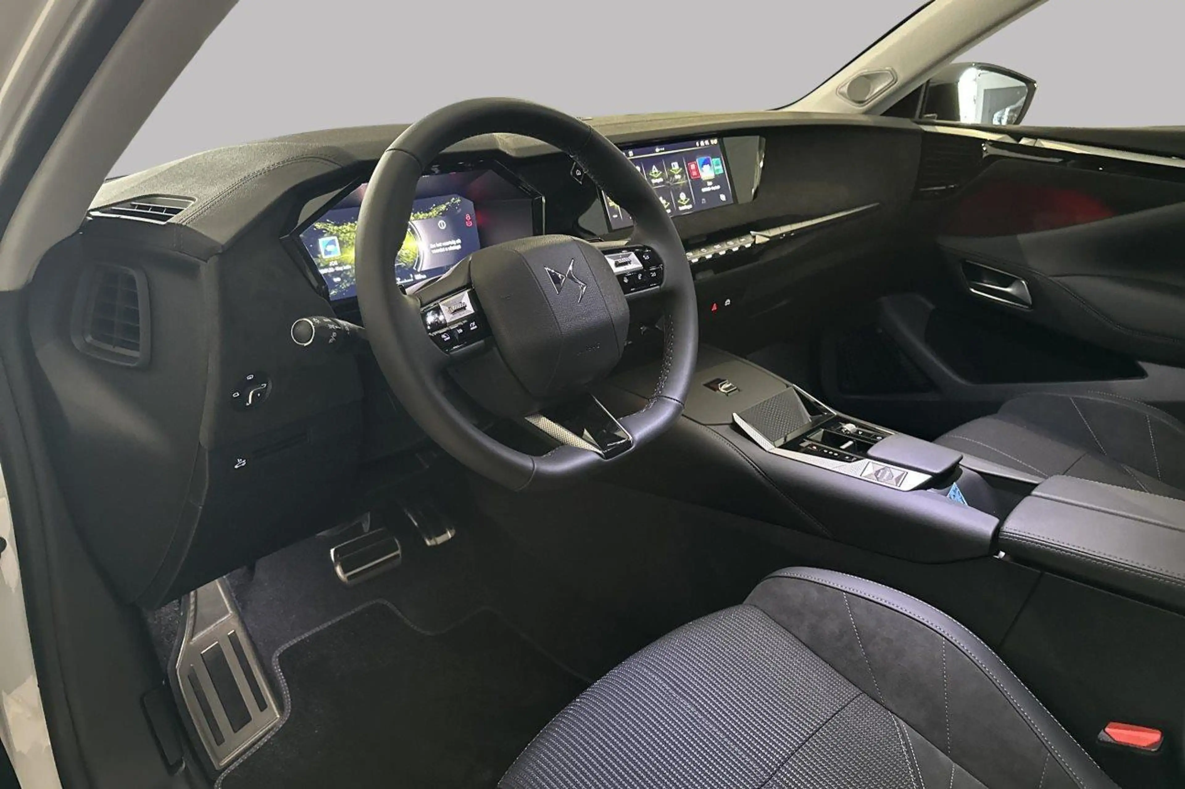 DS Automobiles DS 4 HYBRID 145 ETOILE — photo 9