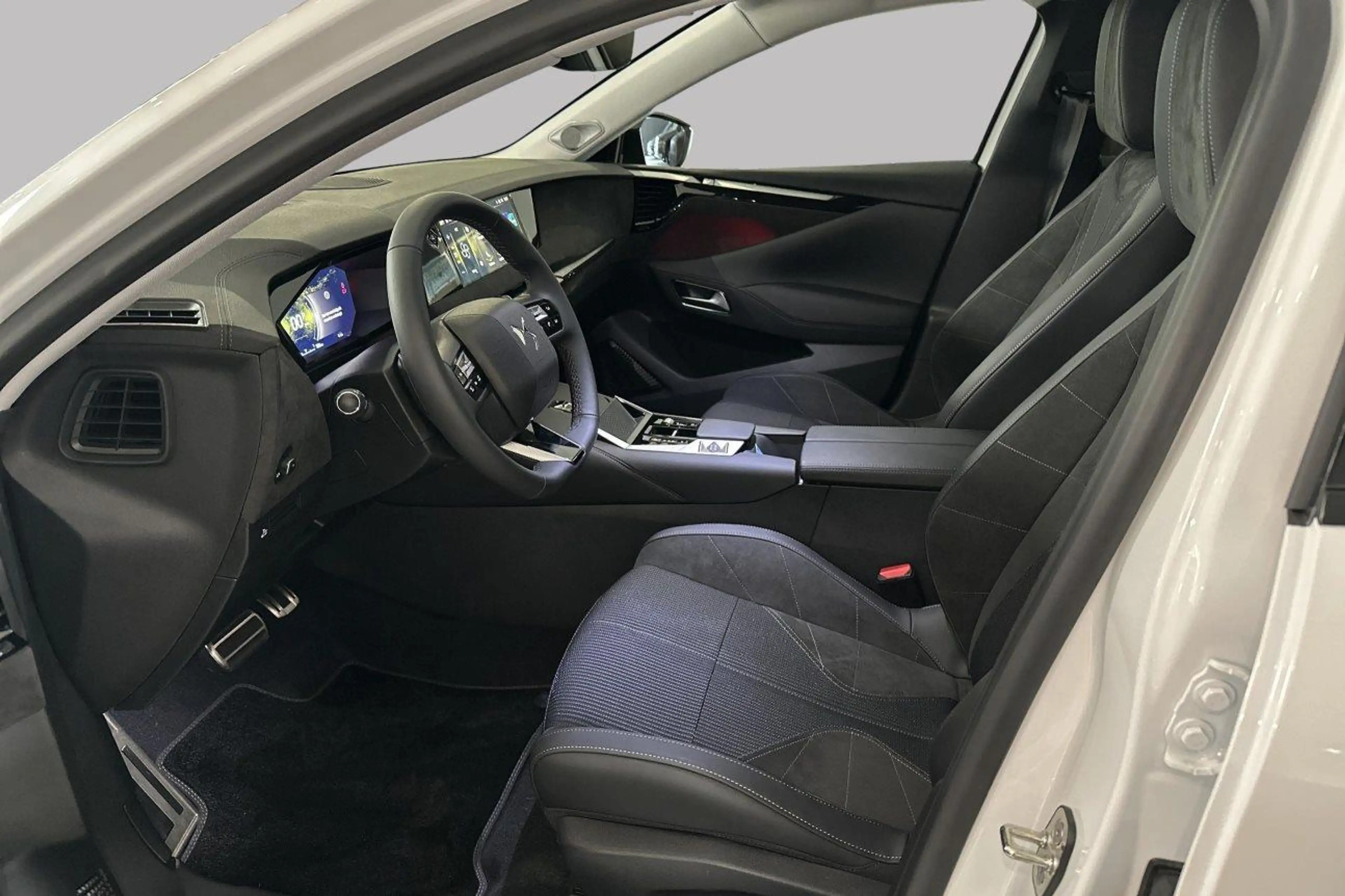 DS Automobiles DS 4 HYBRID 145 ETOILE — photo 10