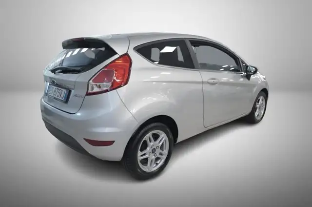 Ford Fiesta view 3