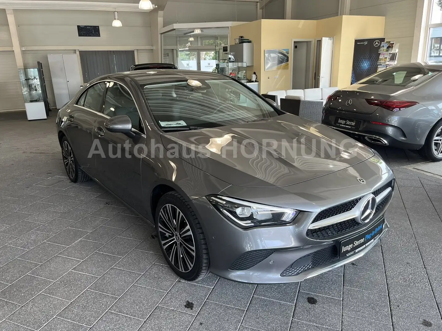 Mercedes-Benz CLA 250 CLA 250 e Coupé AHK/Progressive/BusinessP/LED++ Grijs - 2