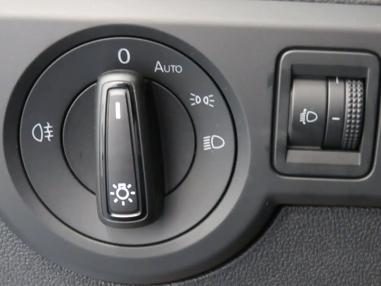 Volkswagen T-Cross 4Me TSI 8