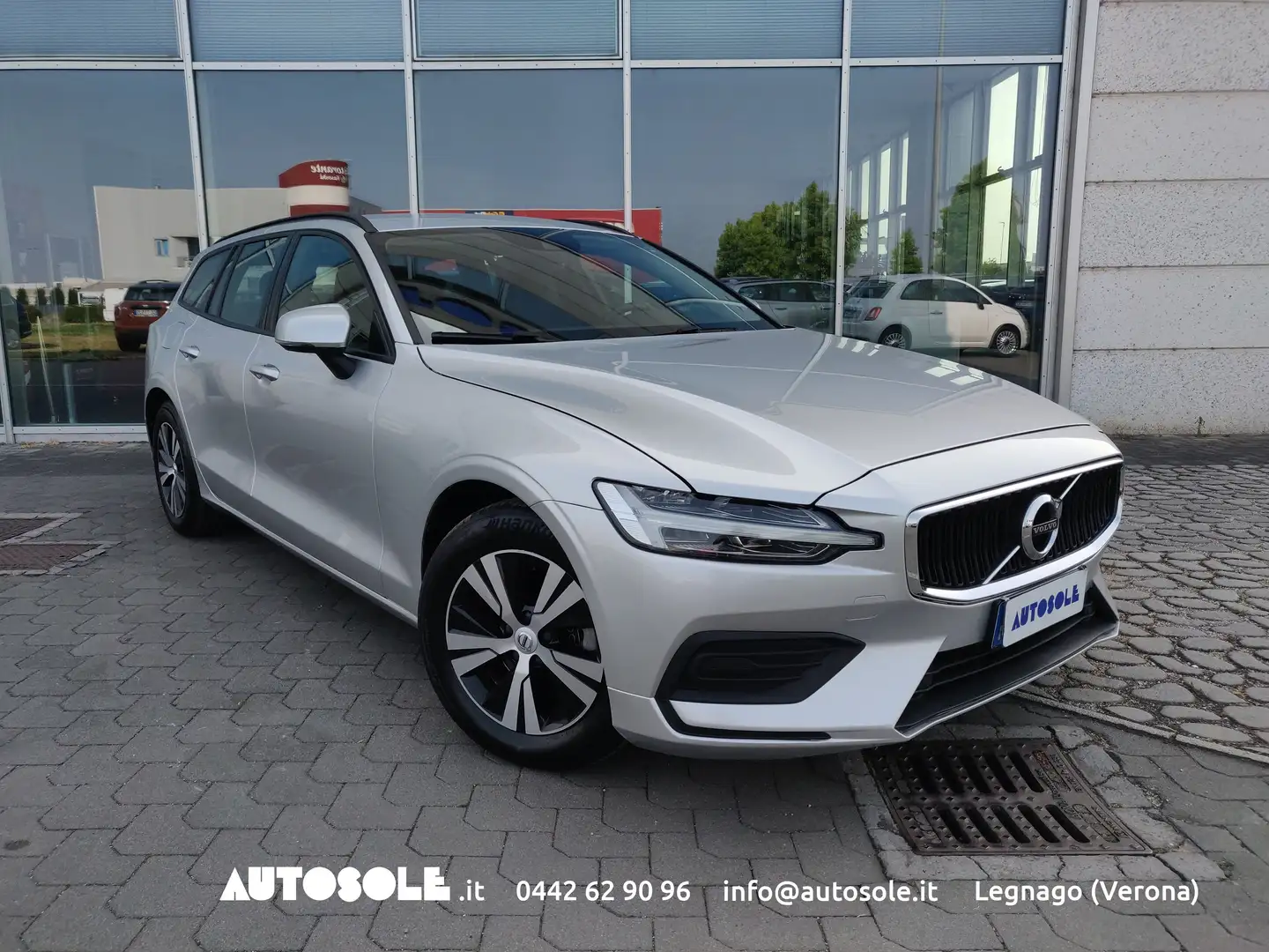Volvo V60 2.0 D3 Business AUTOCARRO N1 Argento - 1