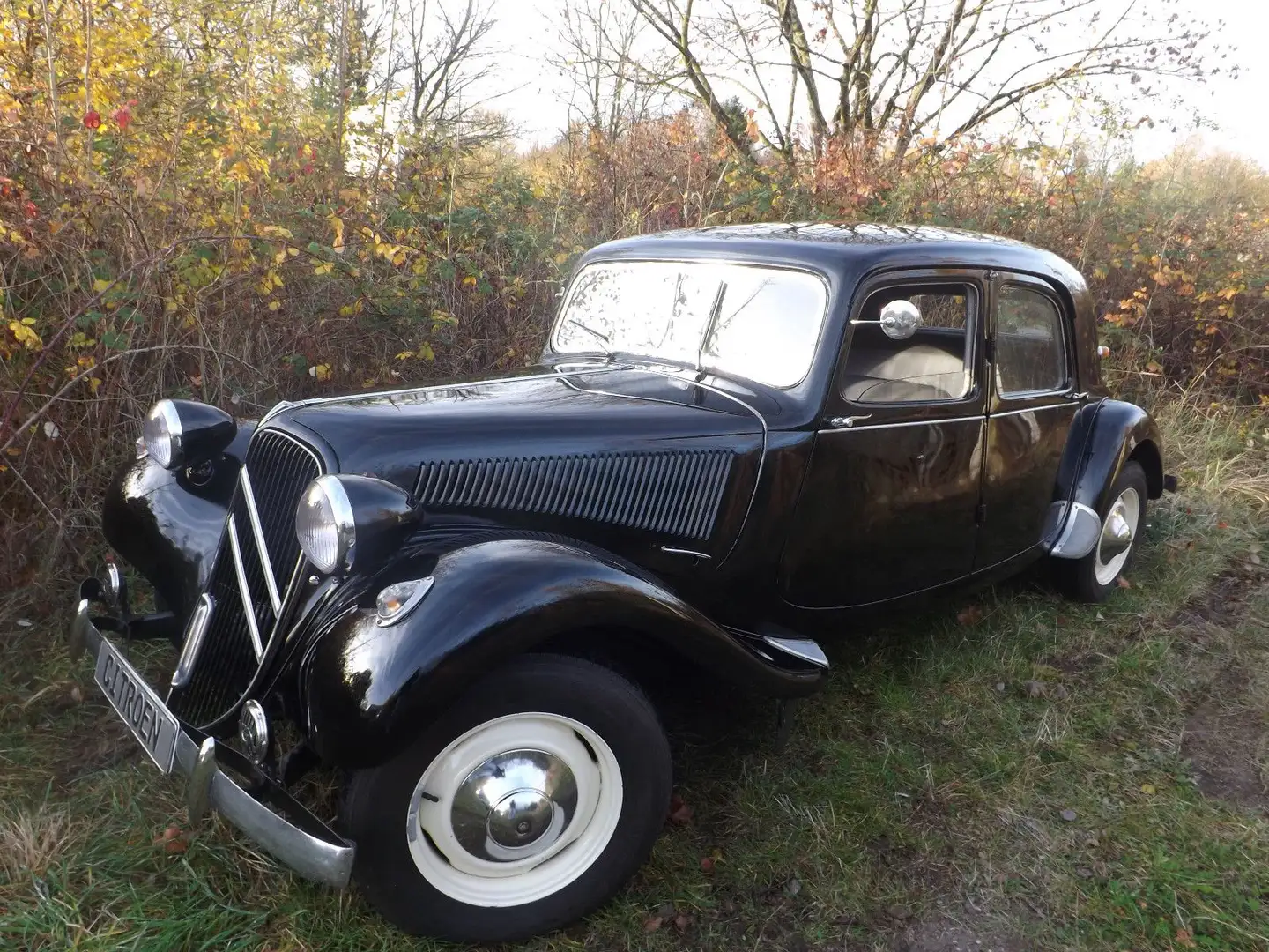 Citroen 11 CV, ich sehe noch sehr gut aus für mein Alter Schwarz - 1