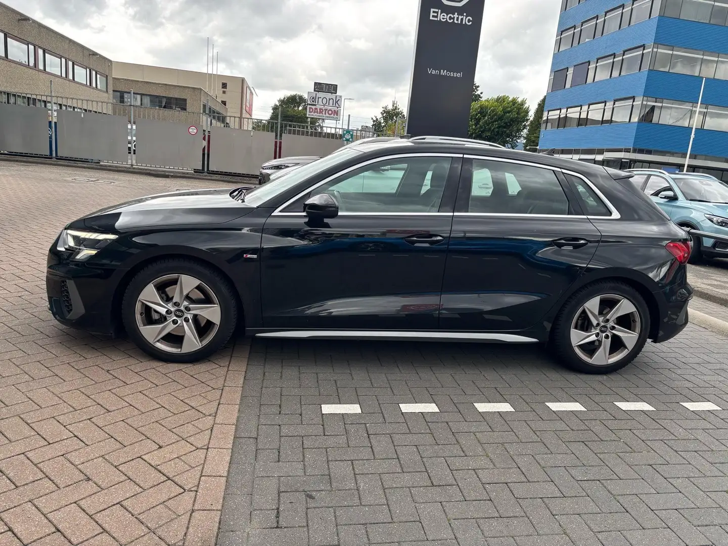 Audi A3 Sportback 35 TFSI S edition 150 PK | S-Line | Auto Noir - 2
