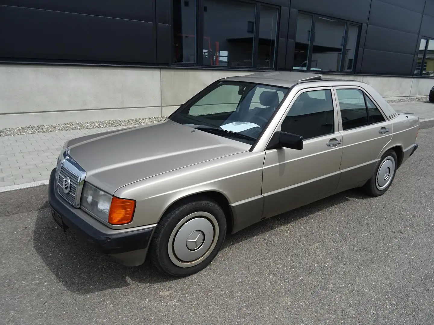 Mercedes-Benz 190 E 2.0 SHD mit H-Kennzeichen Zilver - 2
