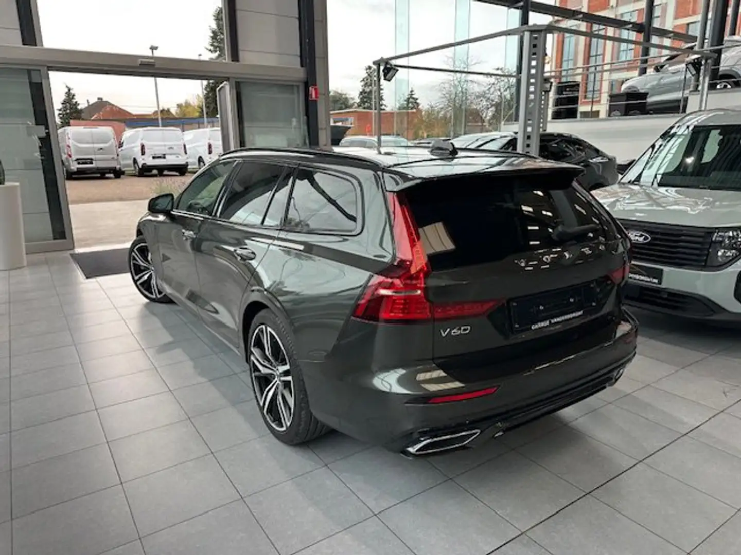 Volvo V60 R-DESIGN PLUG-IN HYBRID OPEN DAK-30000KM!!! Gris - 2