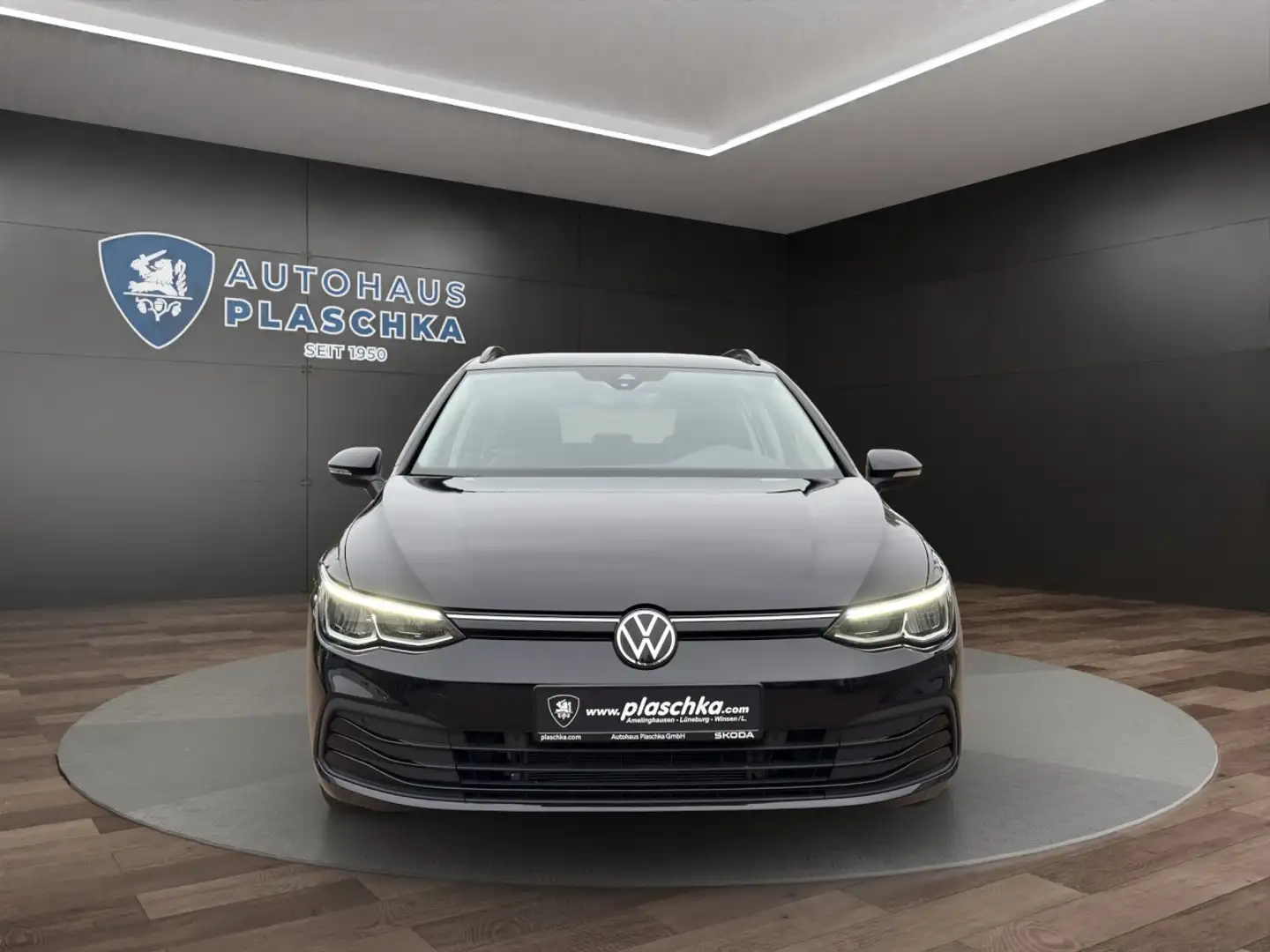 Volkswagen Golf VIII Var. 1.5 TSI Life AHK+ACC+APP+NAVI+LED Klima Schwarz - 2