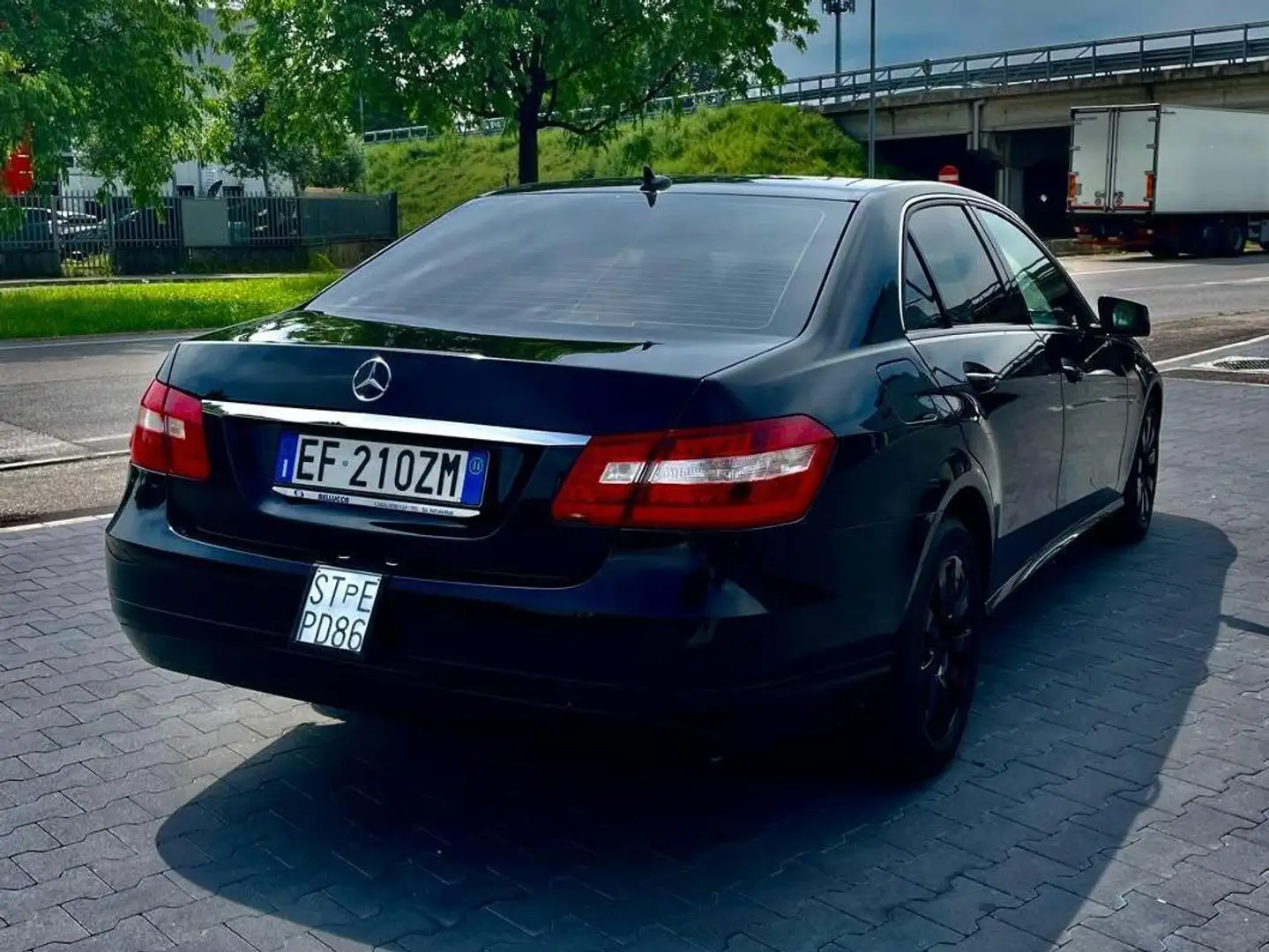 Mercedes-Benz E 220 Classe E - W212 Berlinacdi be Avantgarde AMG Nero - 1