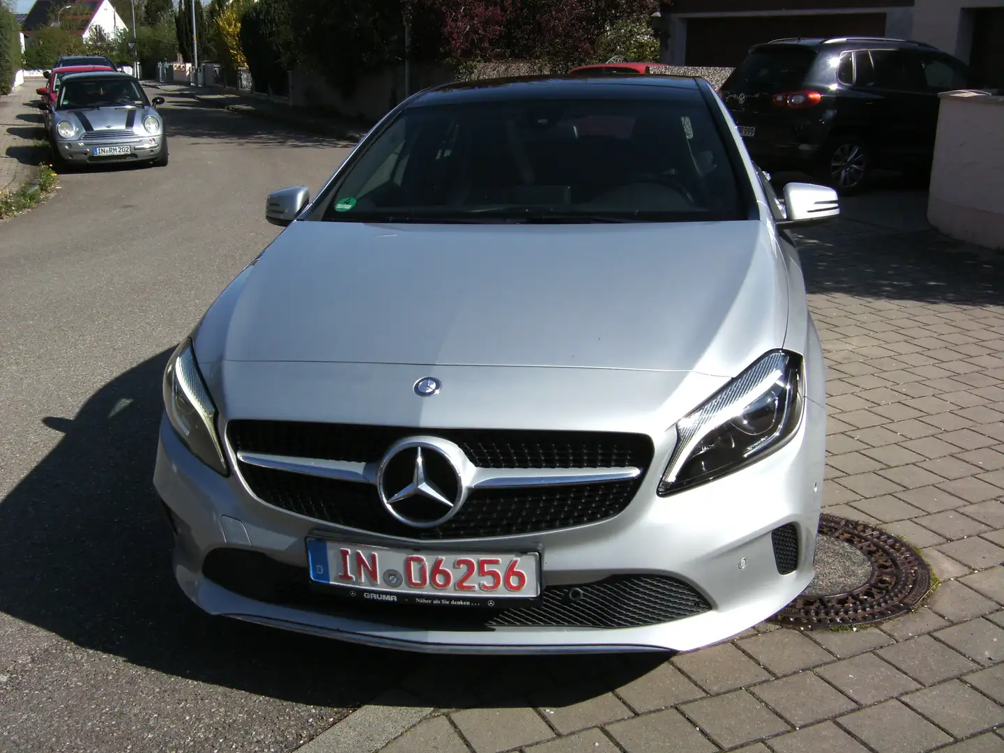 Mercedes-Benz A 200 A200 BlueEfficiency Urban Navi SSD AHK Kamera Sitz Silber - 2