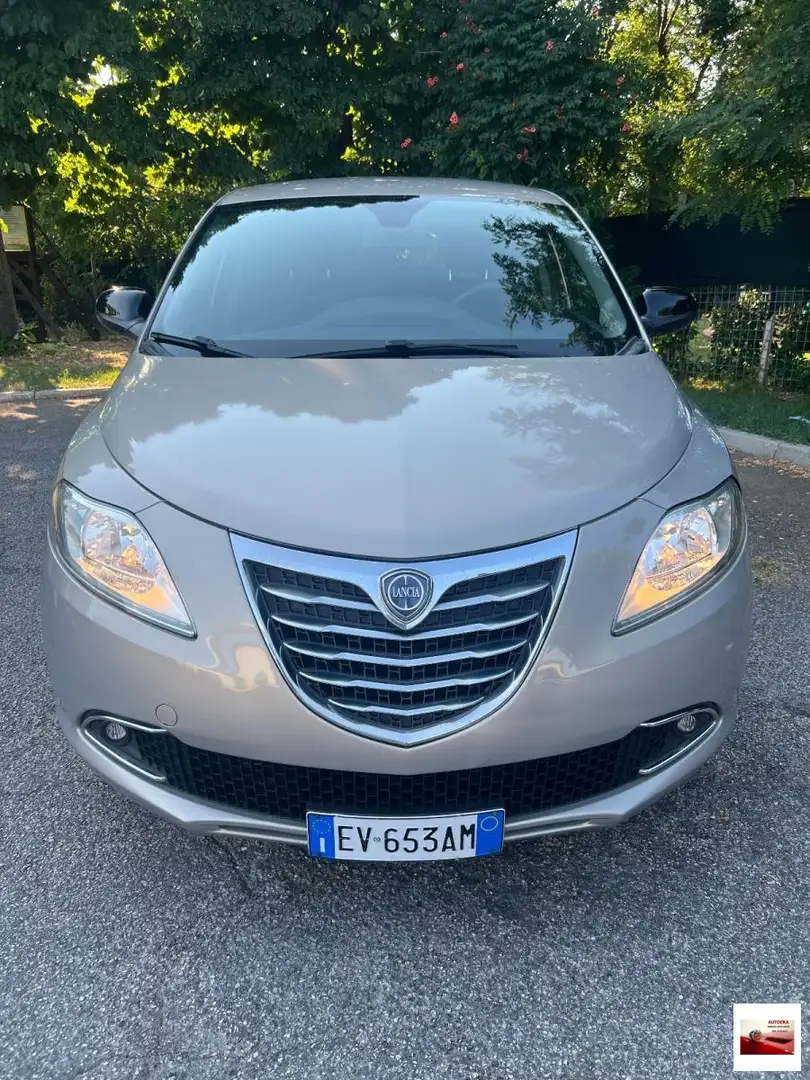 Lancia Ypsilon 0.9 T.Air 85 CV 5 porte Metano Ecochic Gold Blanco - 1