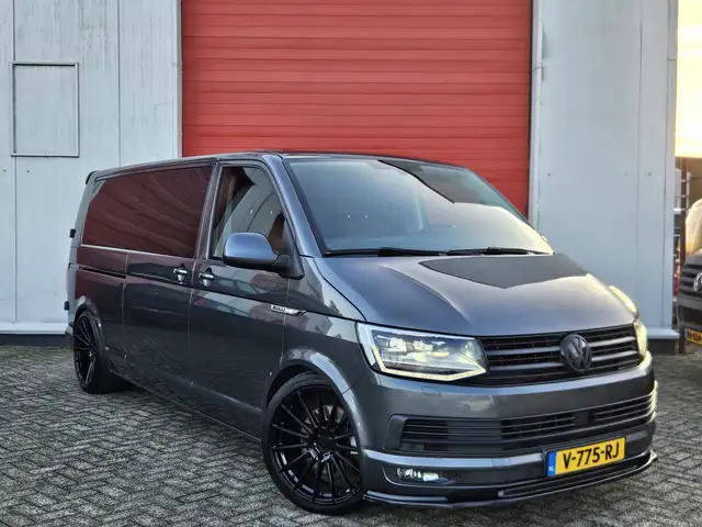 Volkswagen T6 Transporter 2.0 TDI L2H1 DC Highline | Custom Interior | ACC
