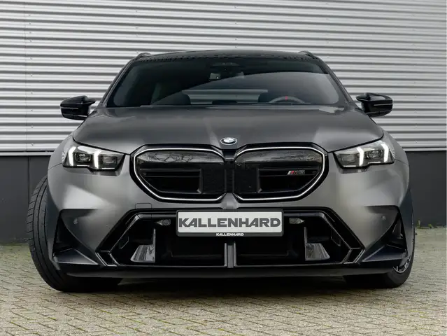 BMW M5 view 6