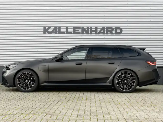 BMW M5 view 8