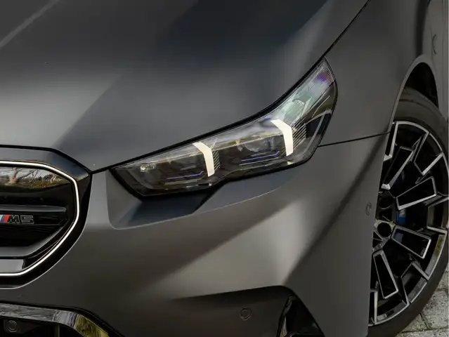 BMW M5 view 10