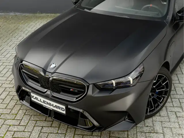 BMW M5 view 11