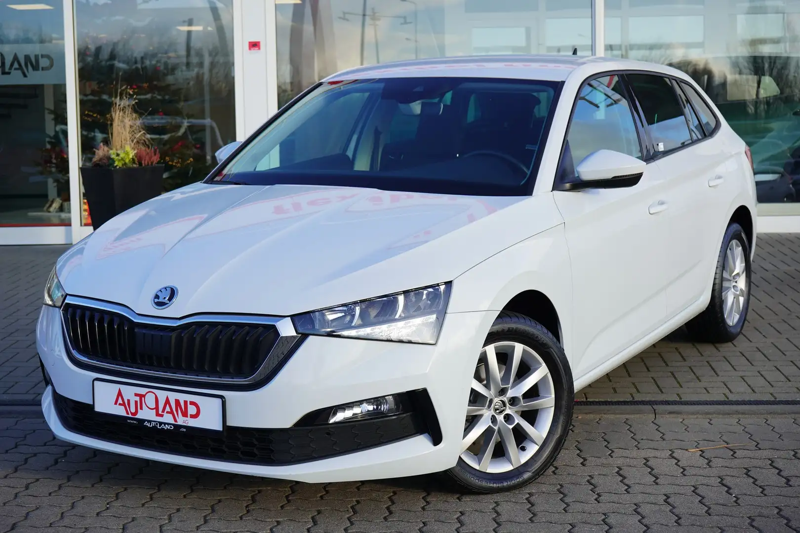 Skoda Scala 1.5 TSI DSG Ambition LED ACC Android Apple Weiß - 2