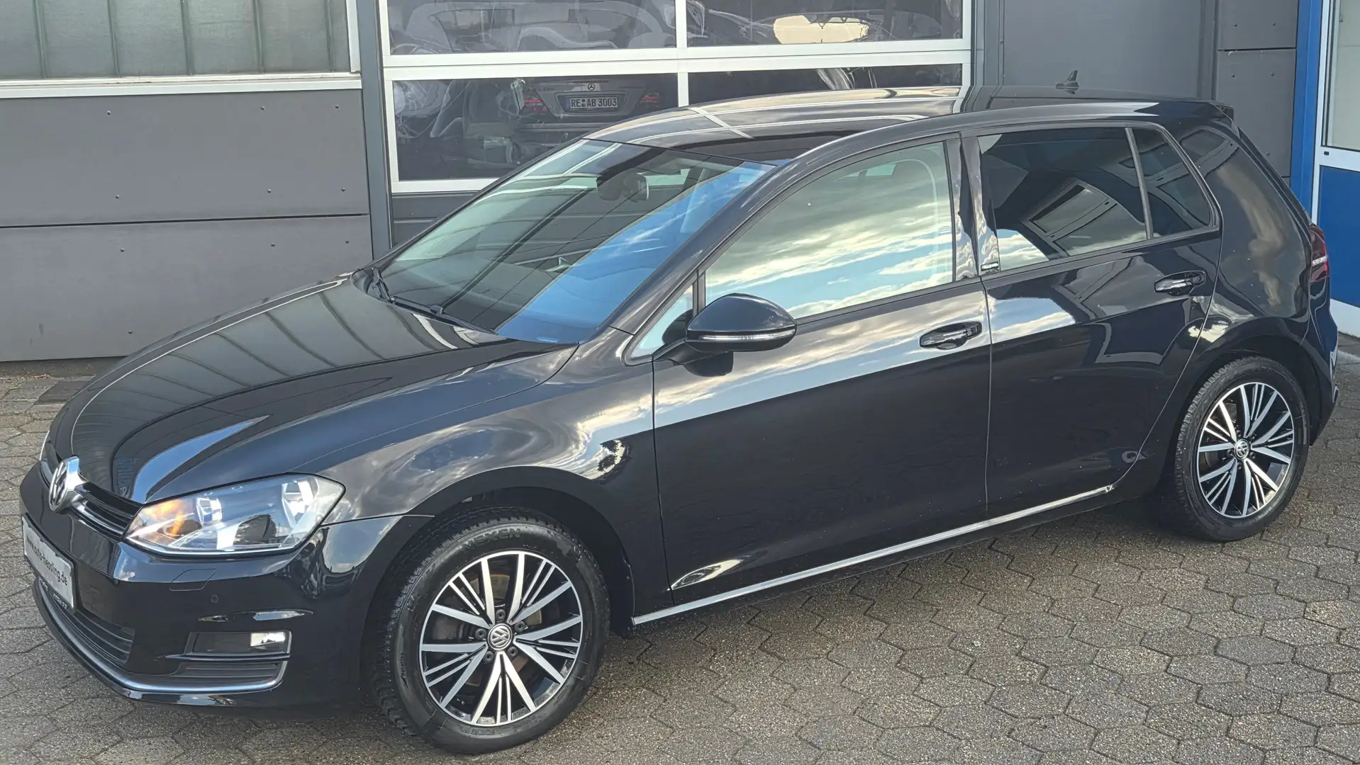 Volkswagen Golf Allstar BMT Keyless Access DAB Carplay Aut. Schwarz - 2