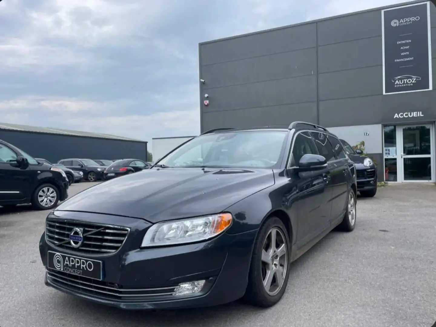 Volvo V70 D5 - 215 - BVA Geartronic  II BREAK Momentum PHASE 2 Gris - 1