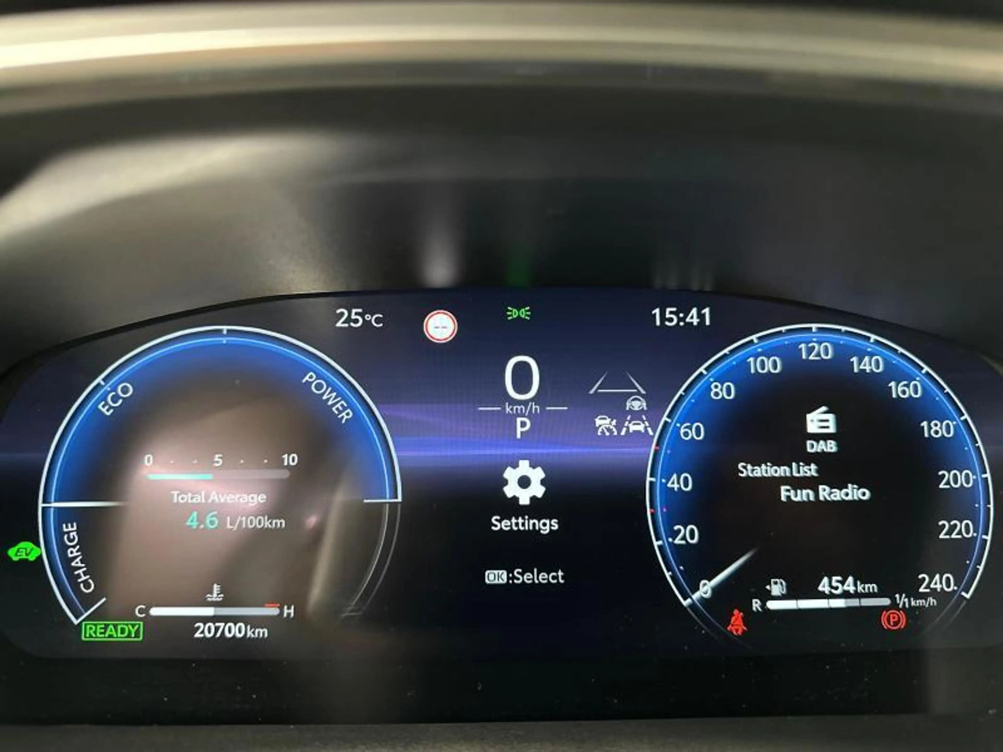 Toyota Corolla TS 140hp HEV Dynamic | carplay | camera — photo 14
