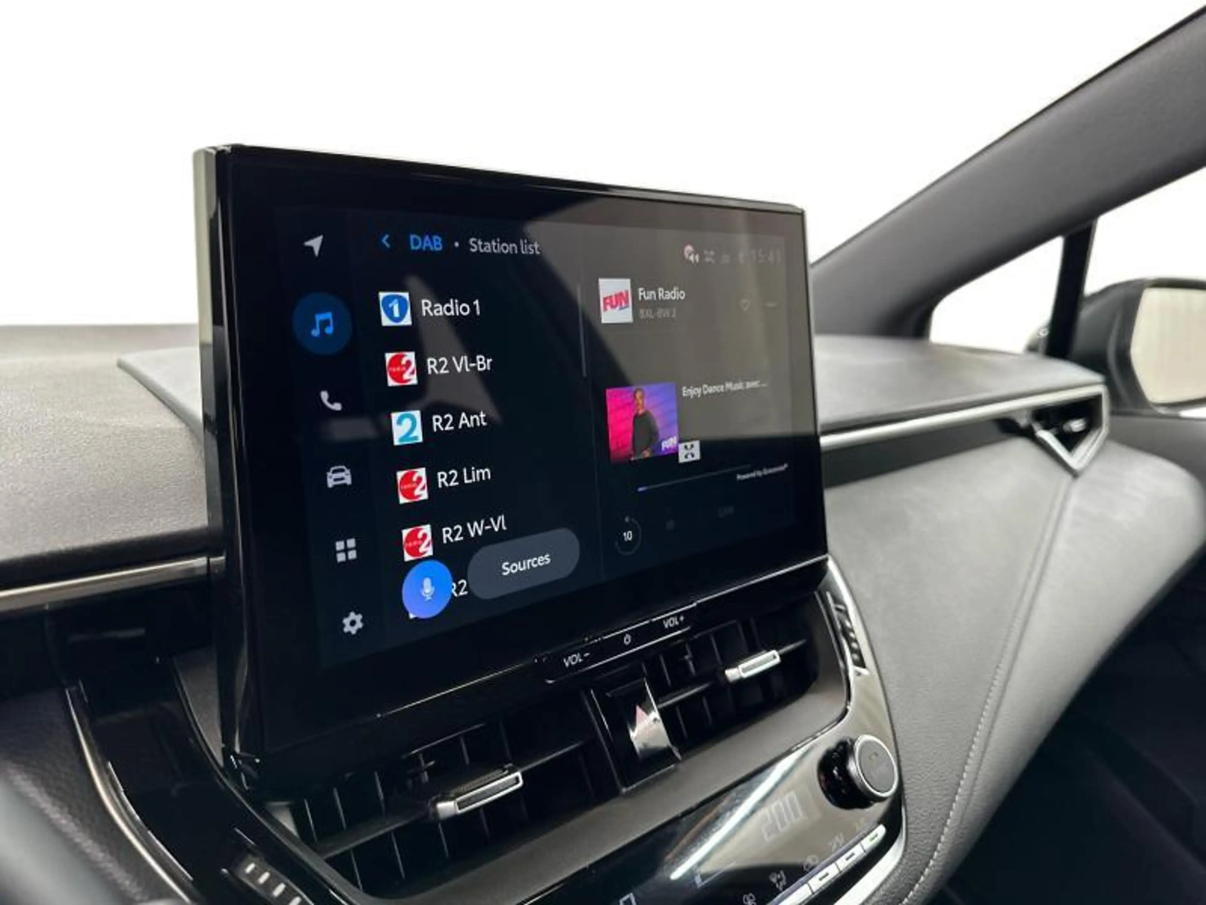 Toyota Corolla TS 140hp HEV Dynamic | carplay | camera — photo 13