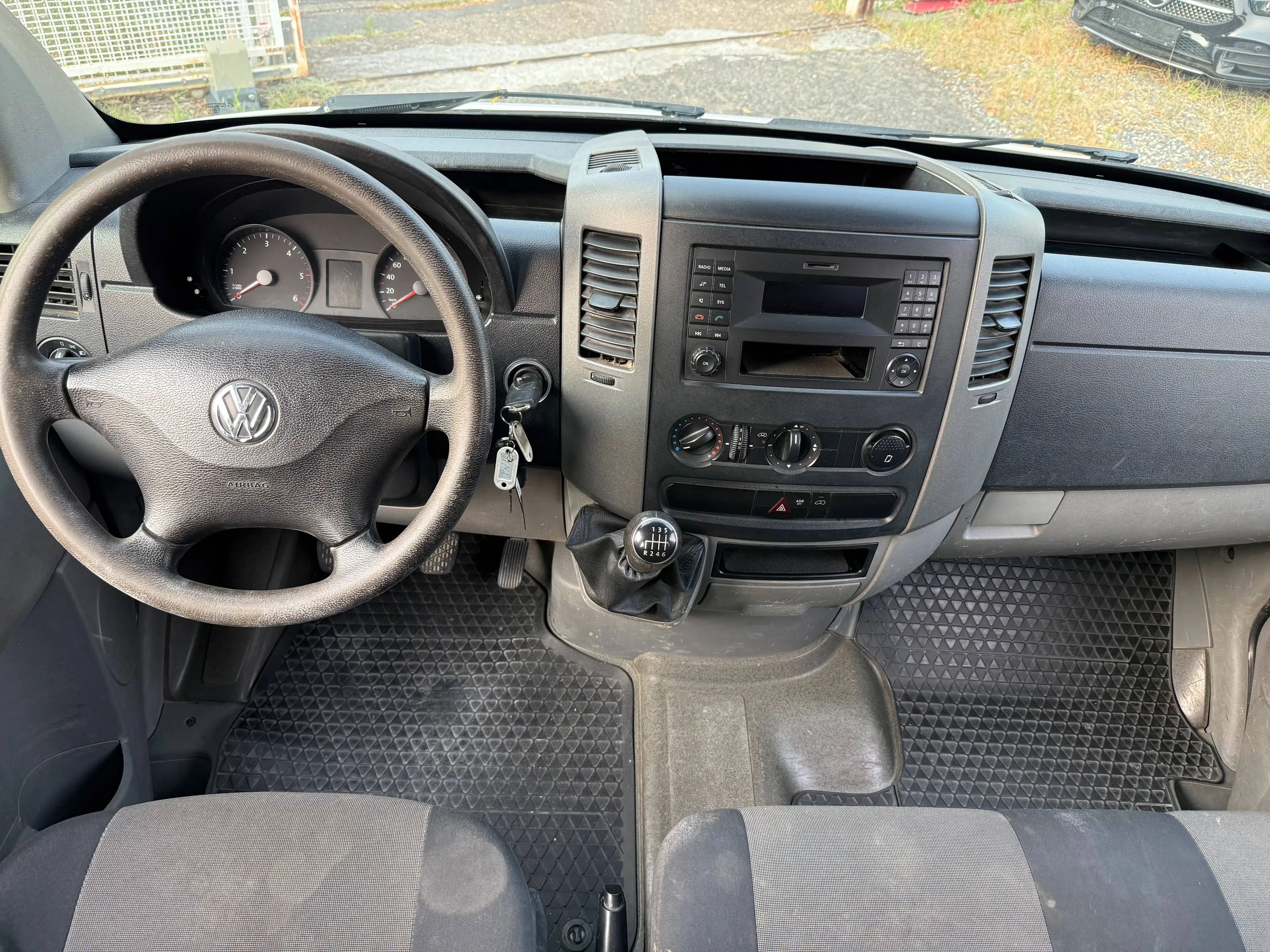 Volkswagen Crafter Pritsche 35 mittel L2 Doppelkabine — photo 13
