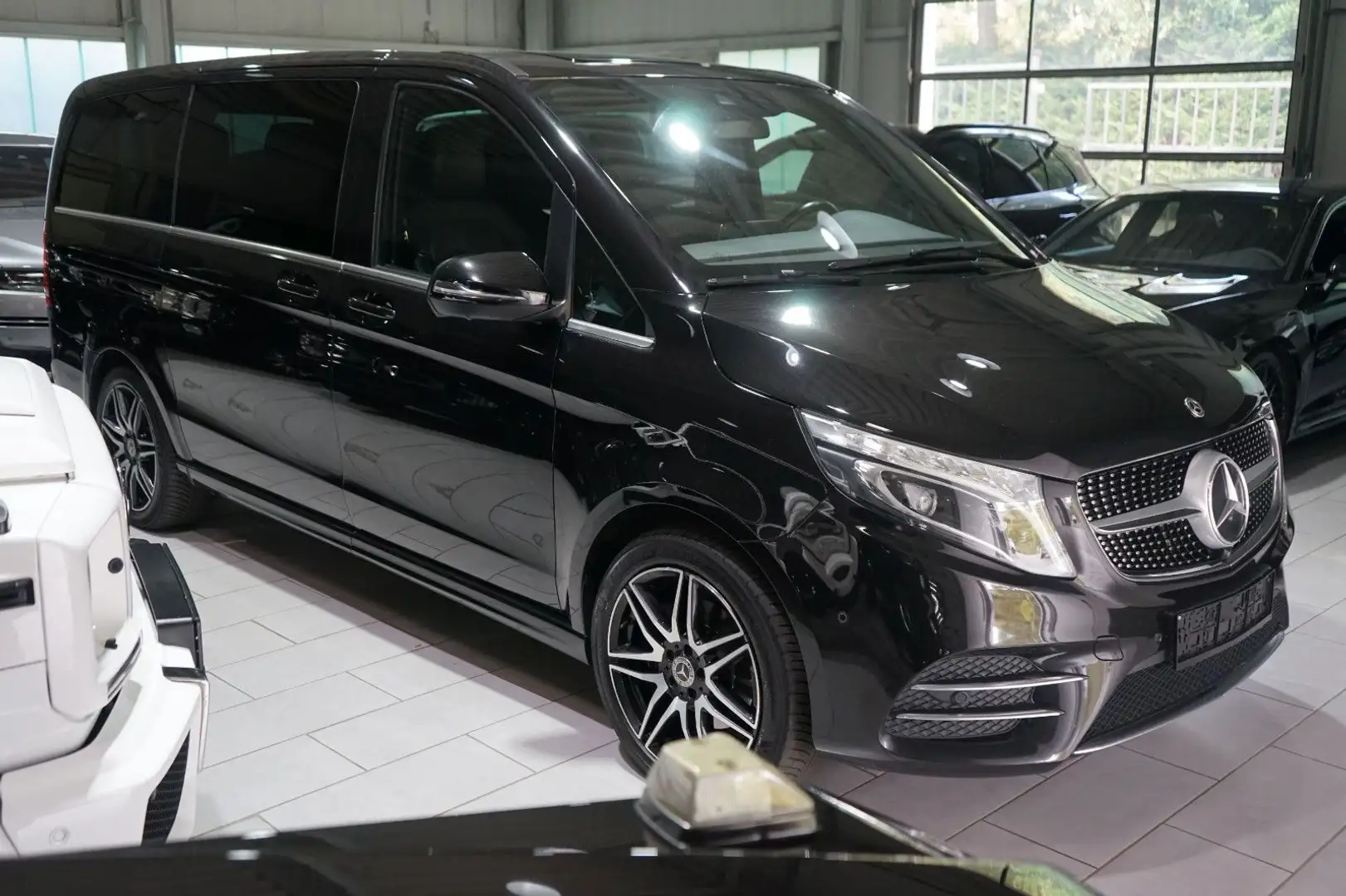 Mercedes-Benz V 250 L AMG*4MATIC*AVANTGARDE*8SITZ*2xKLIMA*360° Schwarz - 2