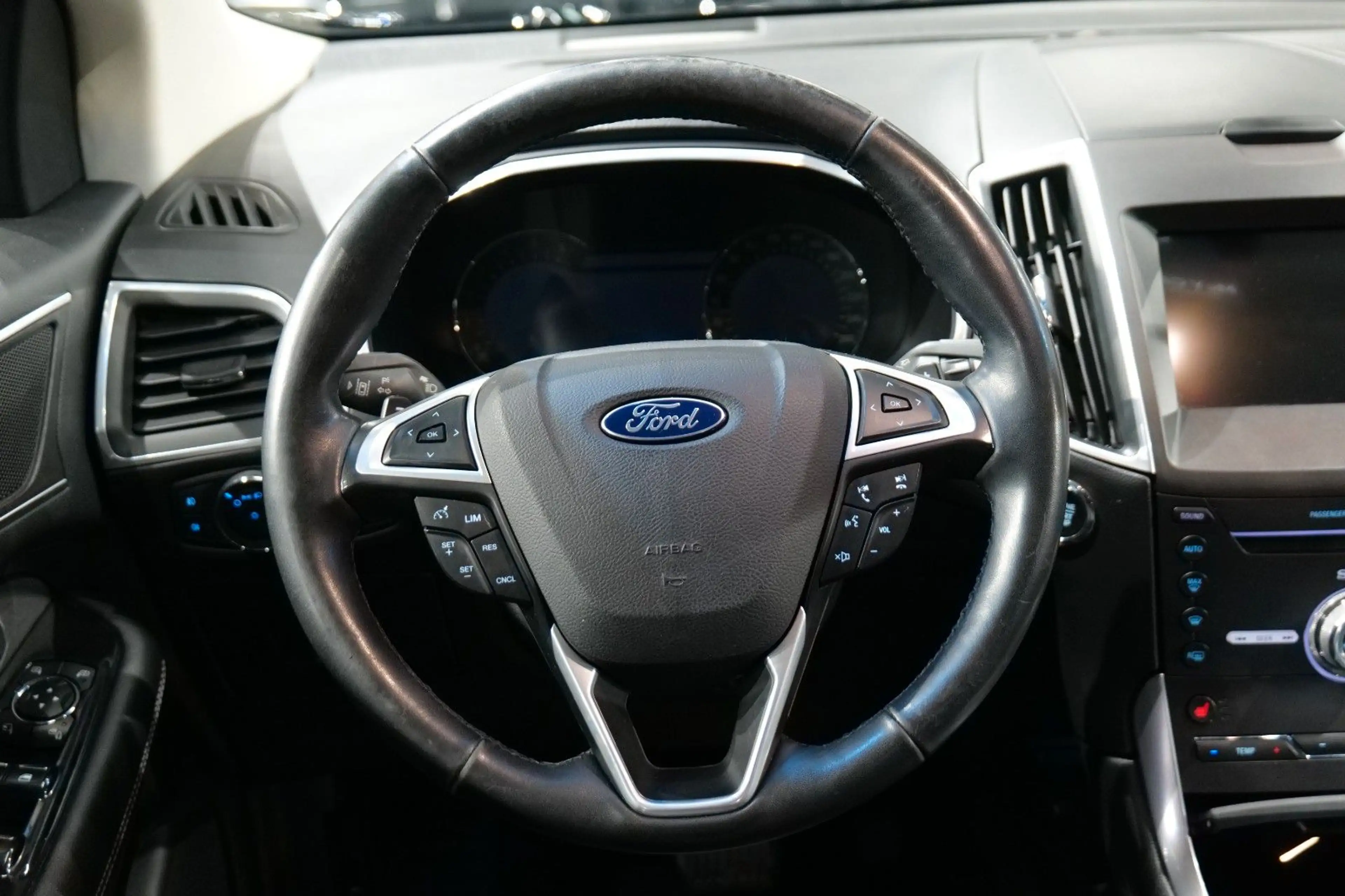 Ford Edge Titanium 4x4 *LED*L-HZG*Spurhalteassistent* — photo 11