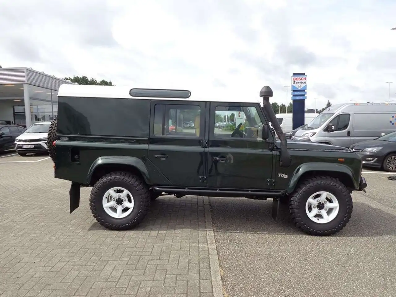 Land Rover Defender TD5 2.5 122pk ! FULL BODY RESTORATION in Perfect c, foto 6