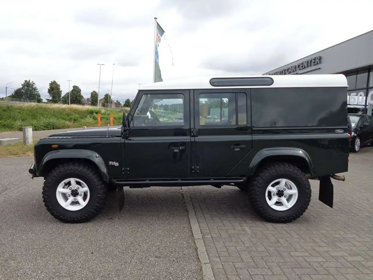 Land Rover Defender TD5 2.5 122pk ! FULL BODY RESTORATION in Perfect c, foto 4