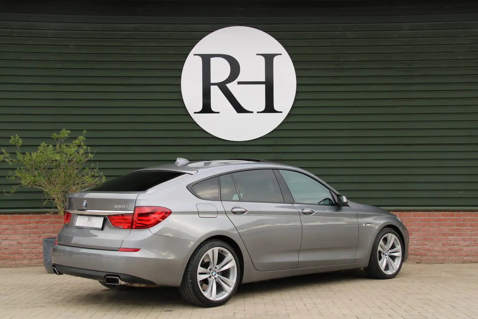 BMW 550 5-serie Gran Turismo 550i Automaat High Executive Grijs - 2
