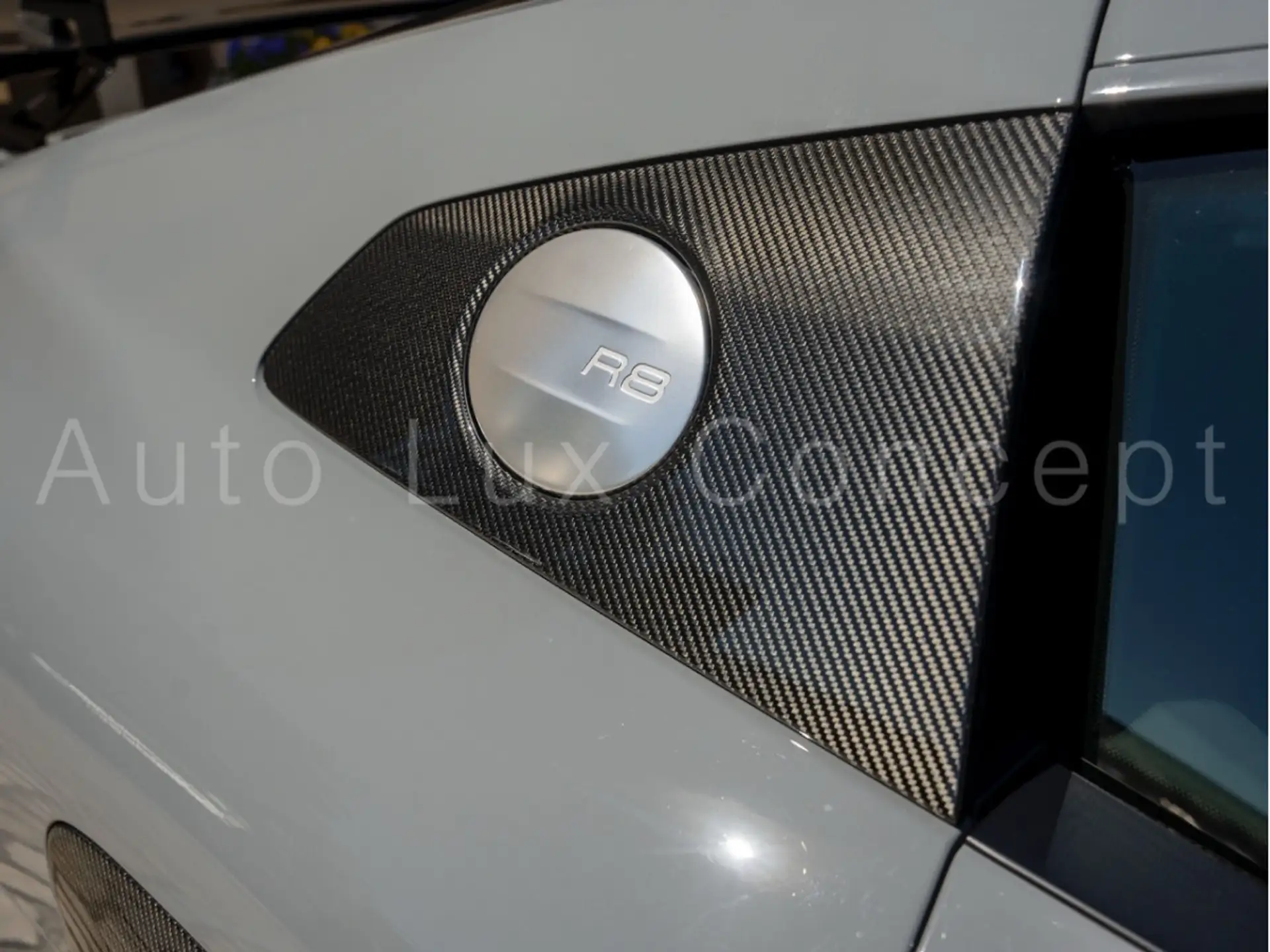 아우디 R8 V10 5.2 FSI 2023 화이트 사진 8