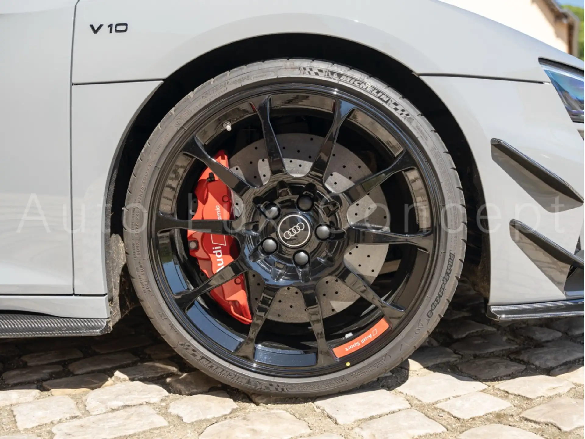 아우디 R8 V10 5.2 FSI 2023 화이트 사진 6