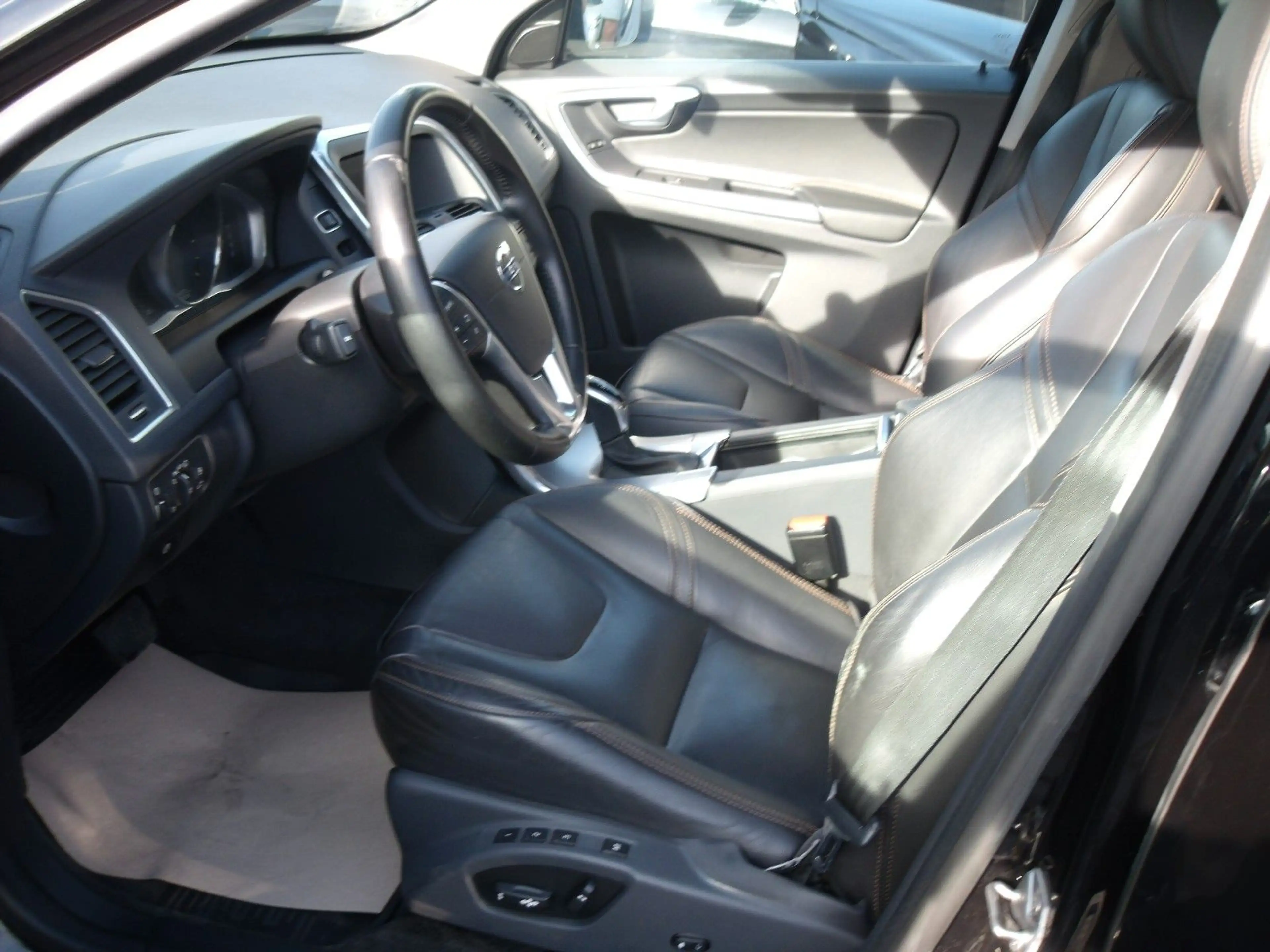 Volvo XC60 Summum 2WD — photo 10