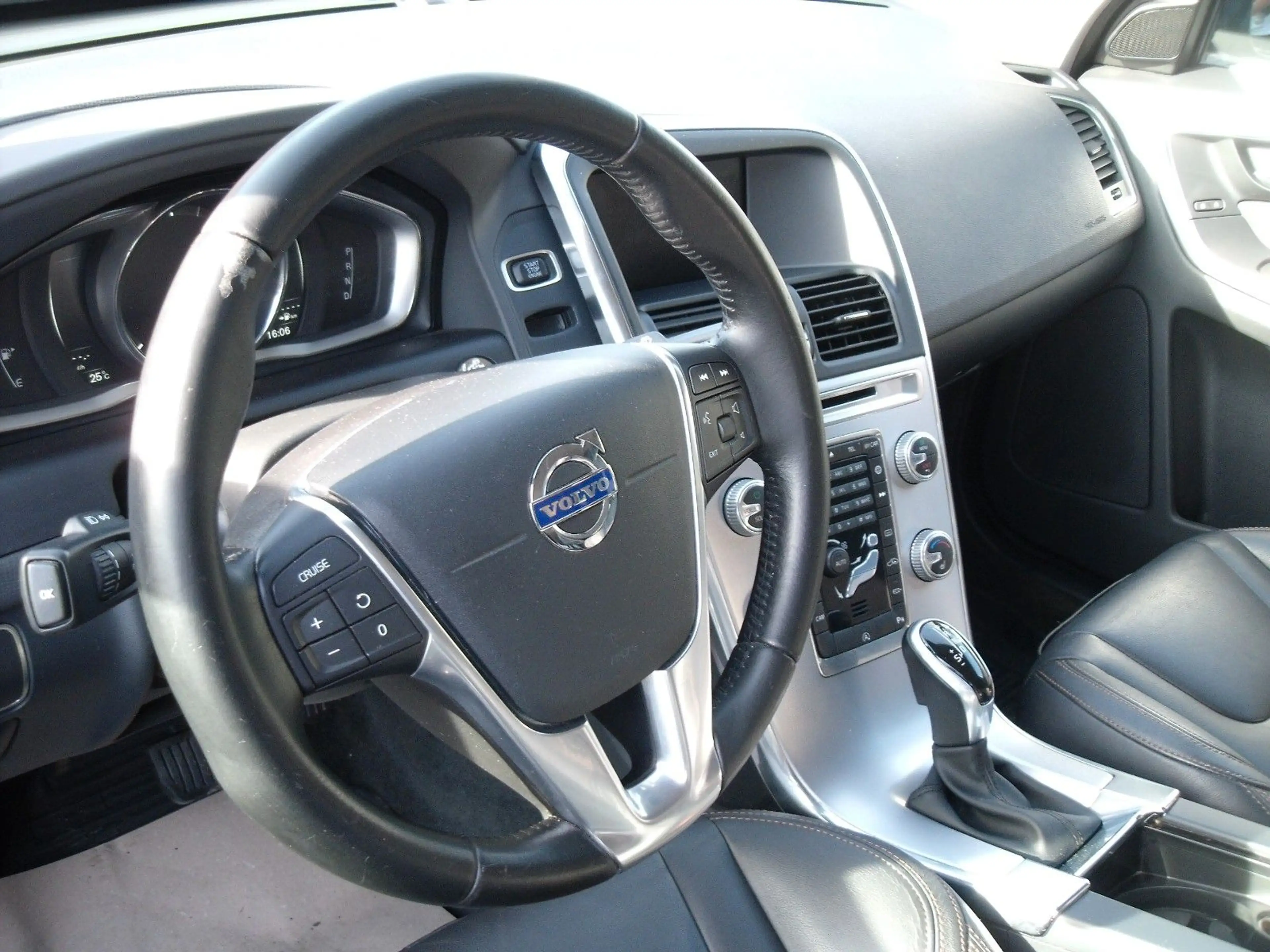 Volvo XC60 Summum 2WD — photo 8