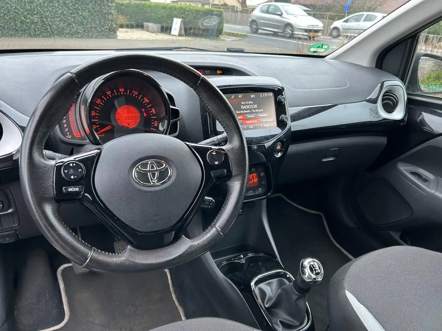 Toyota Aygo 1.0 VVT-i x-cite | Climate control | Cruise | Black - 2