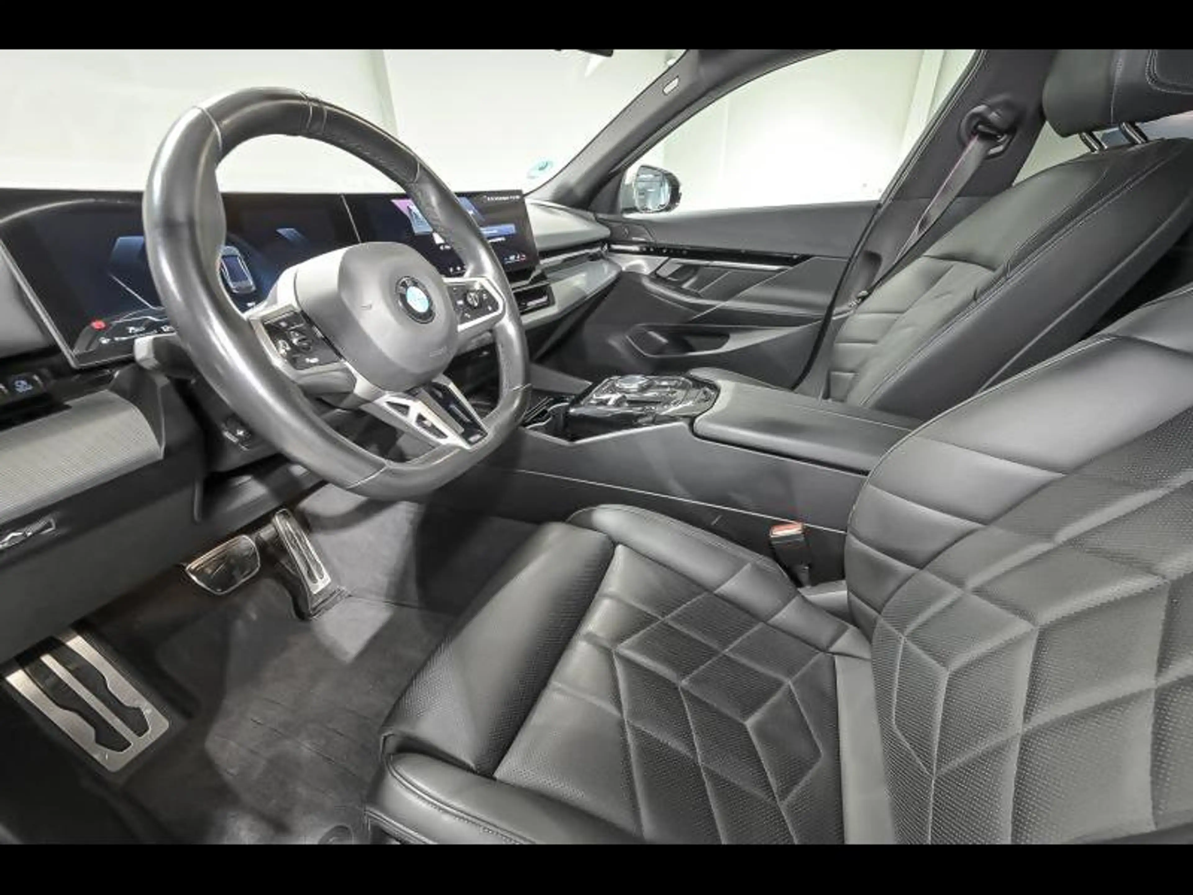 BMW 520 i Berline - MPACKPRO|360CAM|DASS+|COMFORT|H&K|DAB| — photo 6