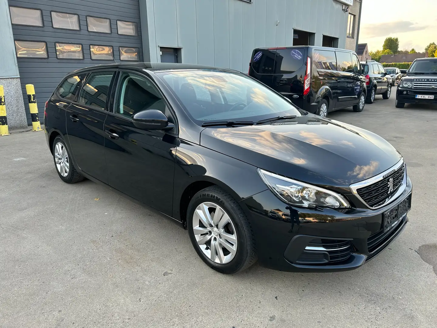 Peugeot 308 1.5 BlueHDi Active NAVI AIRCO ZEER NETTE WAGEN Zwart - 2