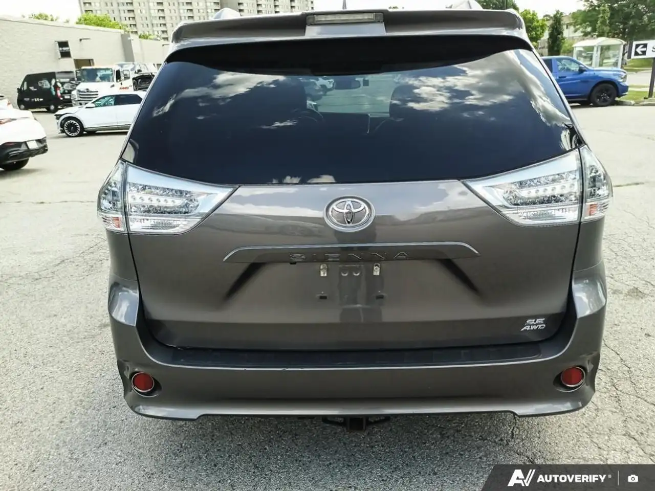 Toyota Sienna photo Toyota Sienna