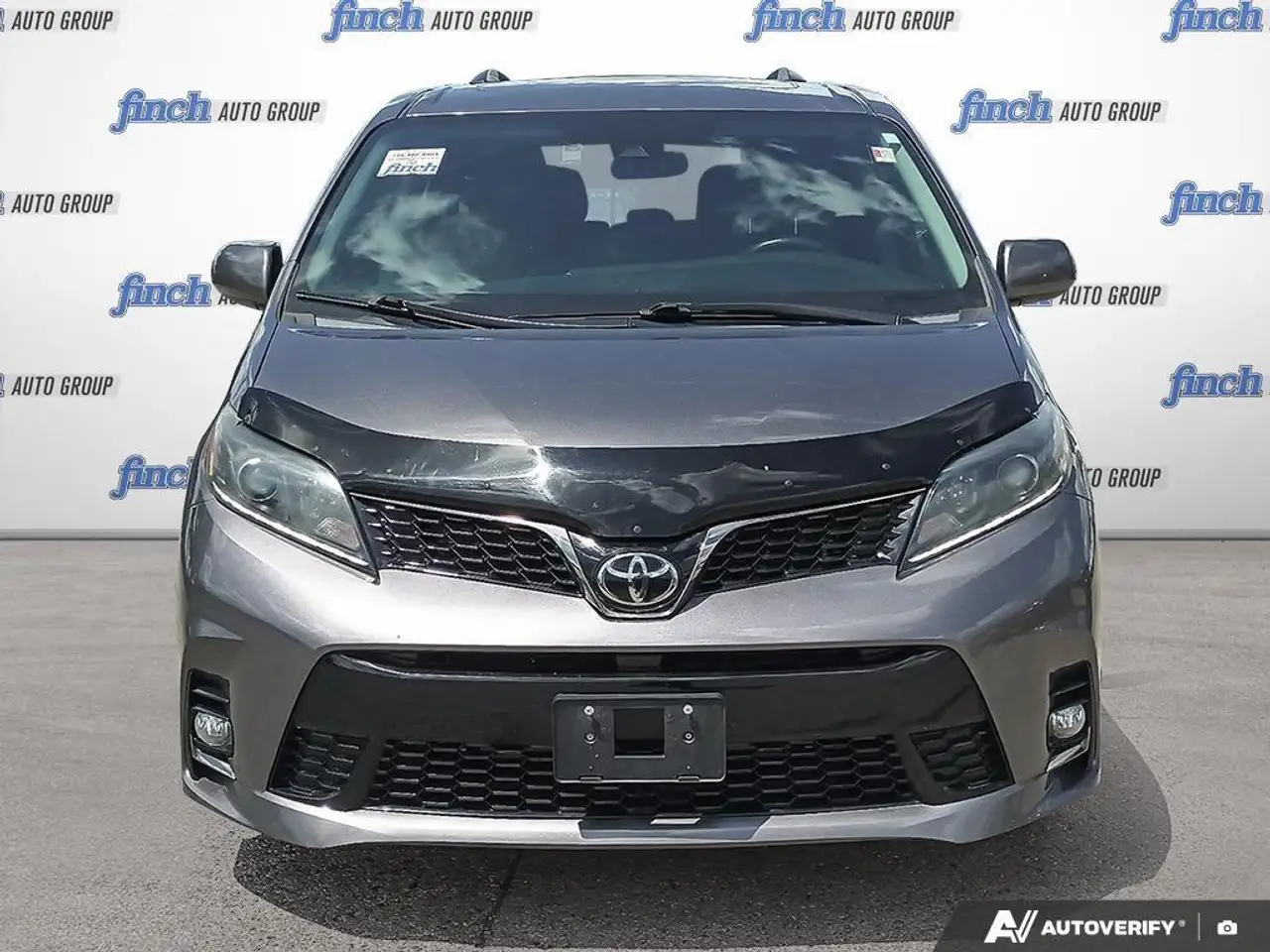 Toyota Sienna photo Toyota Sienna