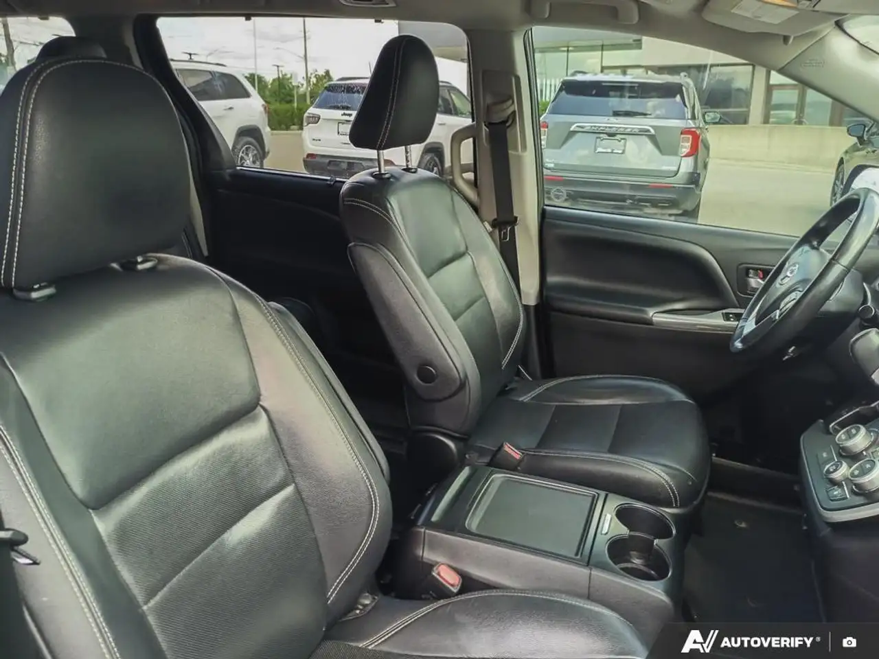 Toyota Sienna photo Toyota Sienna