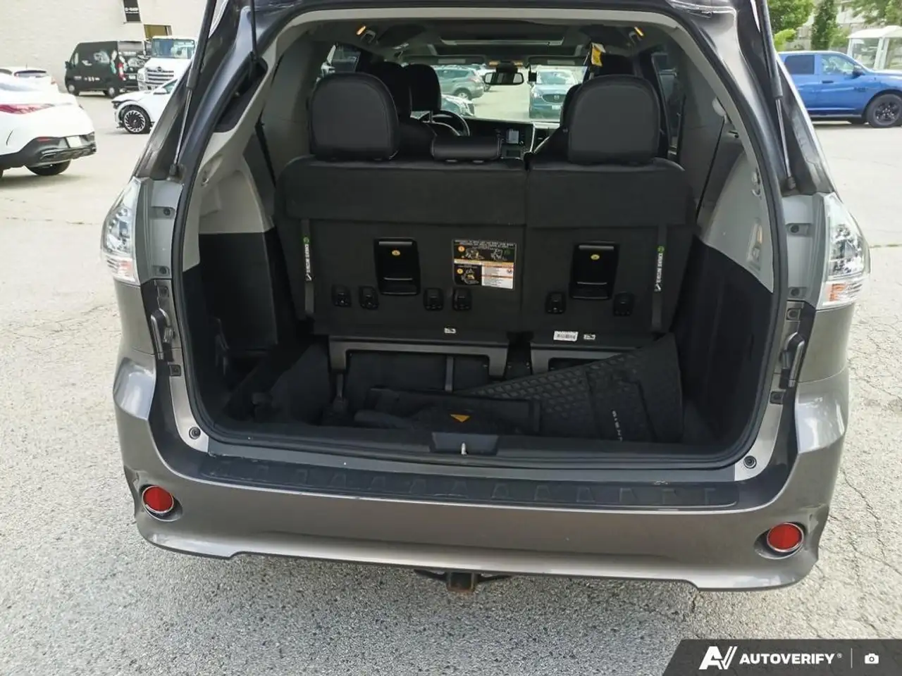 Toyota Sienna photo Toyota Sienna