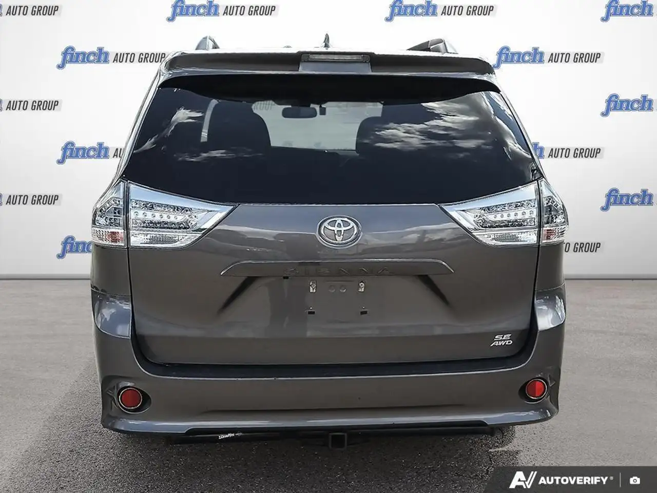Toyota Sienna photo Toyota Sienna