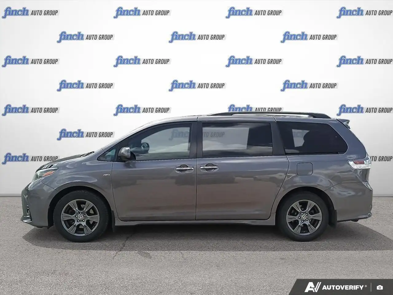 Toyota Sienna photo Toyota Sienna