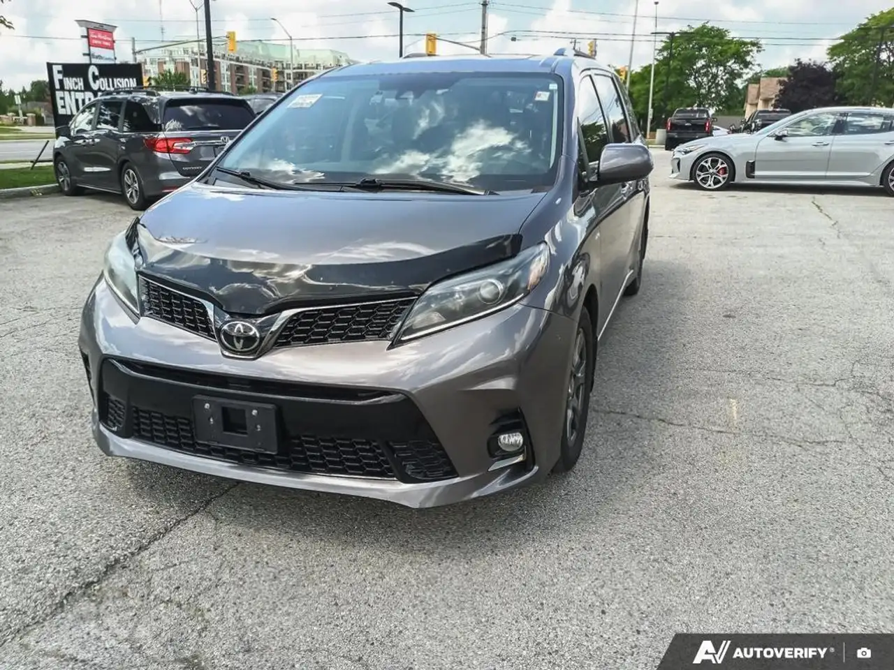 Toyota Sienna photo Toyota Sienna