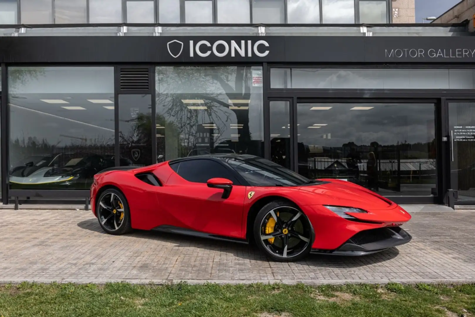 Ferrari SF90 Stradale Rojo - 1