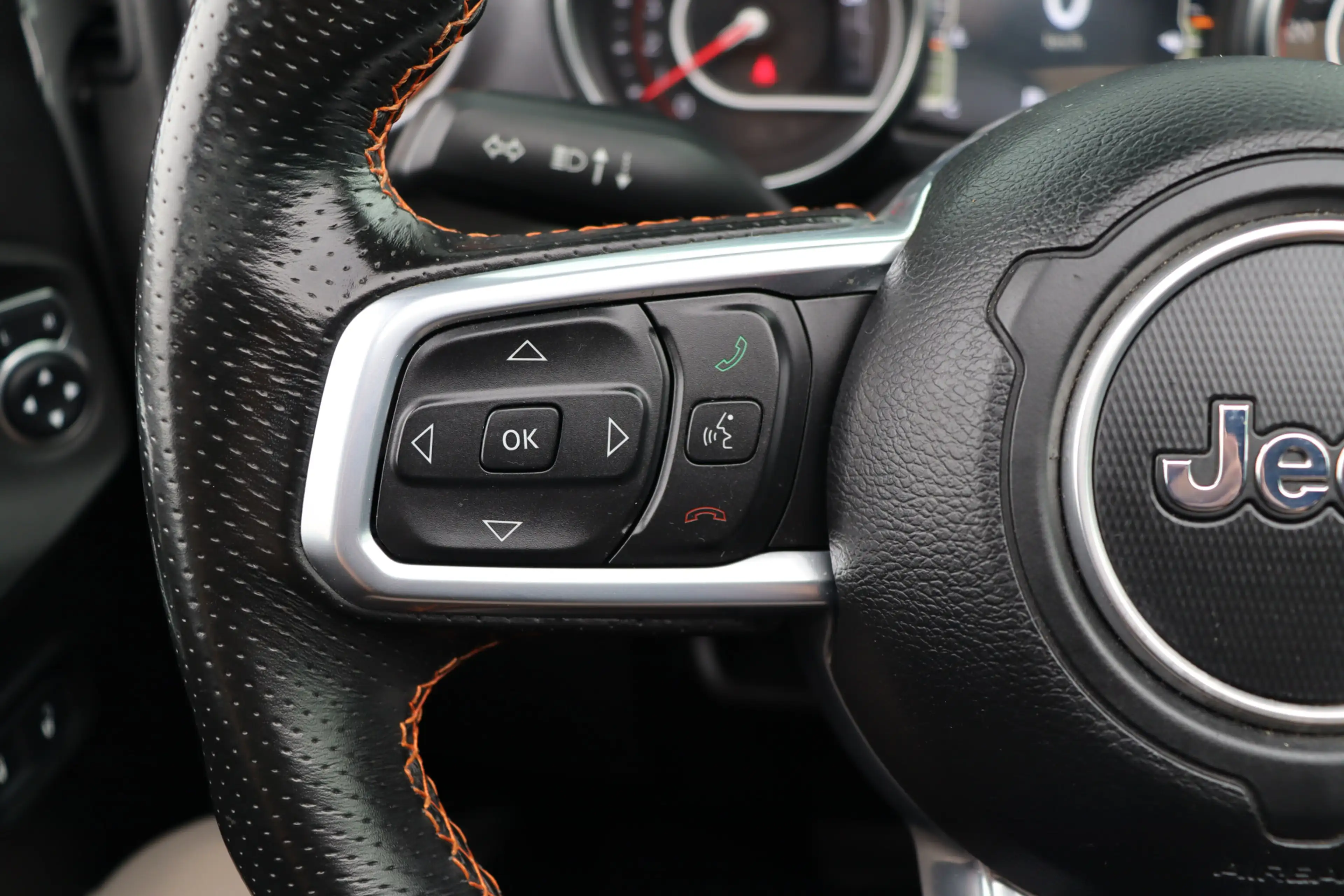 Jeep Gladiator 3.6 V6 Mojave Softtop | Camera | Cruise Control | — photo 9
