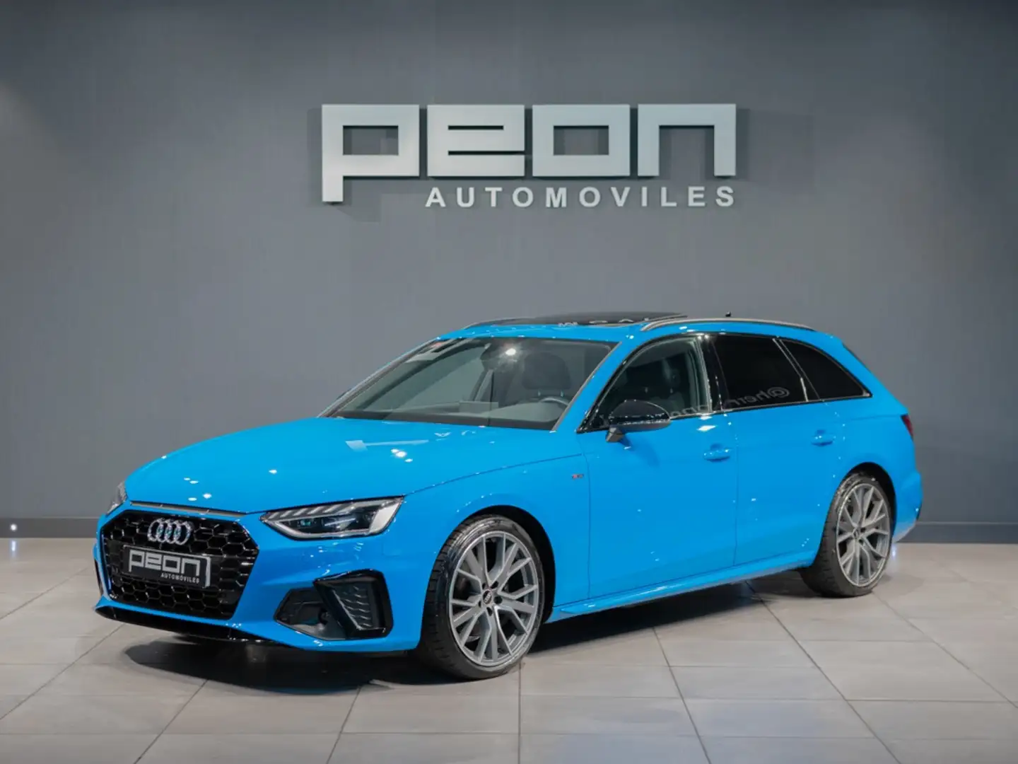 Audi A4 Avant 35 TDI Black line S tronic 120kW Bleu - 1