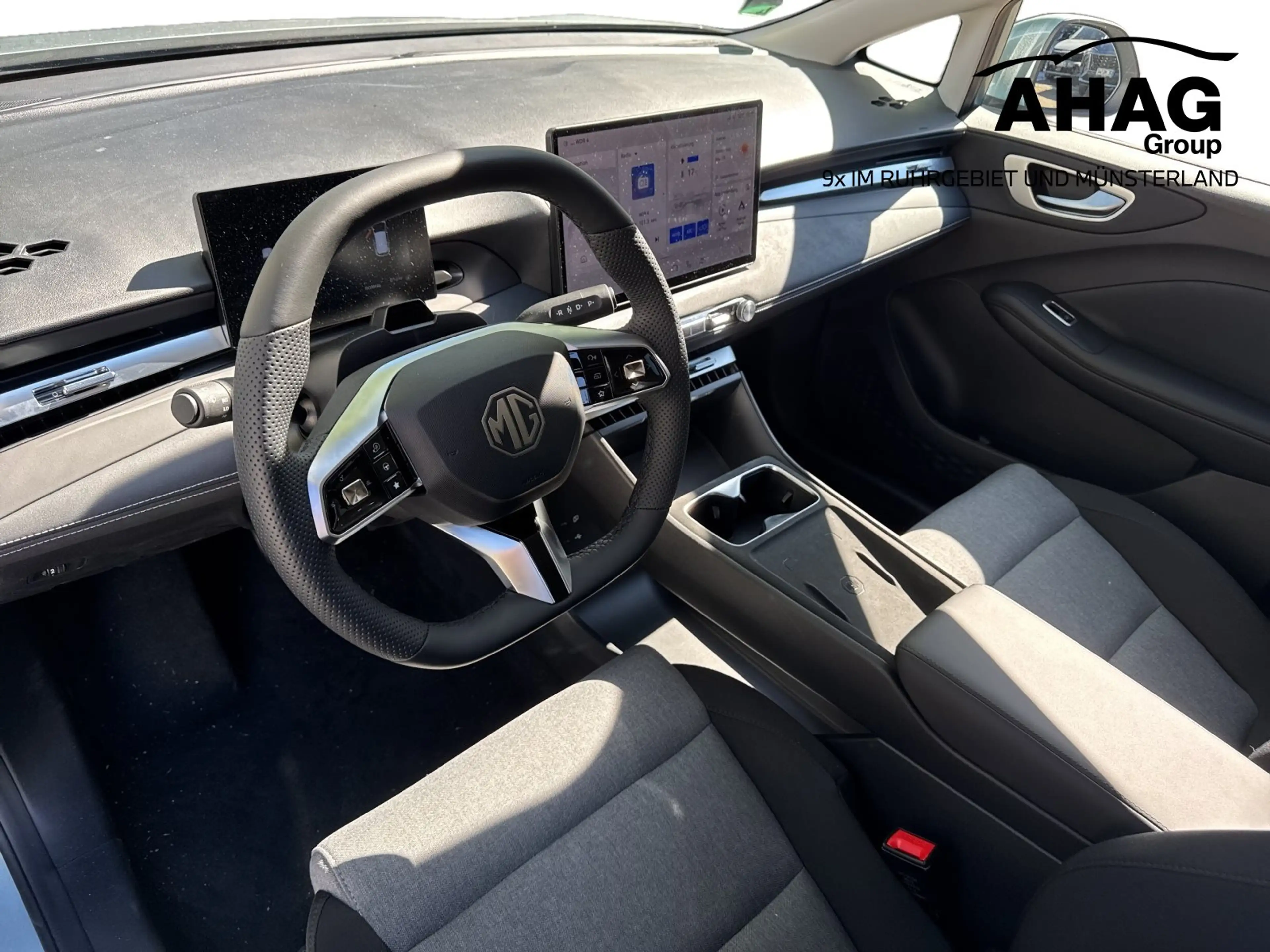 MG MG4 Urban EV Premium 54kWh — photo 8