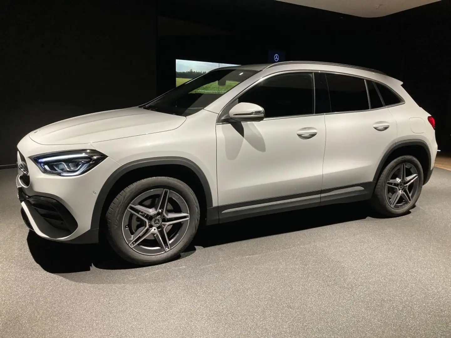 Mercedes-Benz GLA 250 e +AMG+MBUX+KAMERA+NAVI+Ambiente+AUT+SHZ Weiß - 1